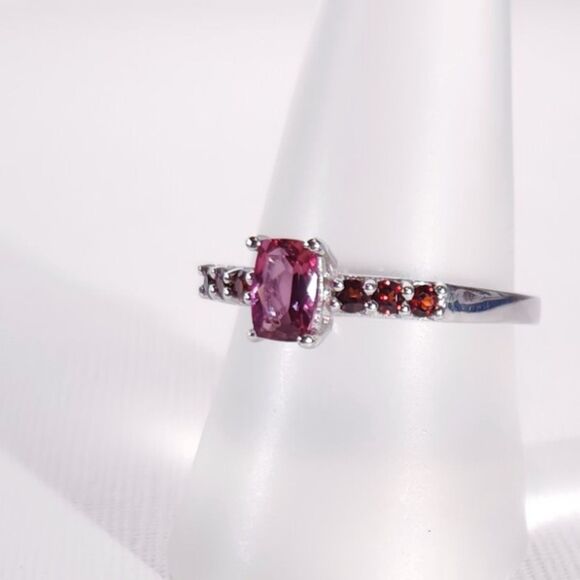 Bixbite and Garnet Ring Size 8 - Picture 2 of 8